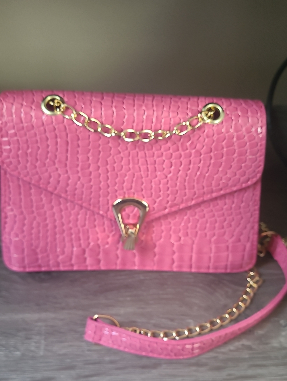 Pink Croc-Texture Chain Shoulder Bag